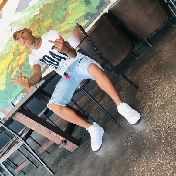 Meet your Posher, Chris - Picture 1 of 1